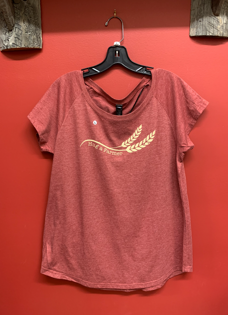 CLLadyHugAFarmer-L-Red Womens Hug A Farmer Tee