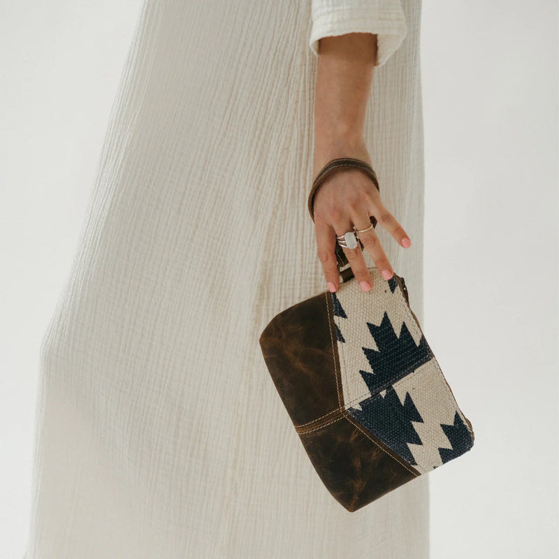 BGJH-9051 Pokoloko- Pouch- Crosby