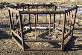 LECUSTBALE Pipe Round Bale Feeder