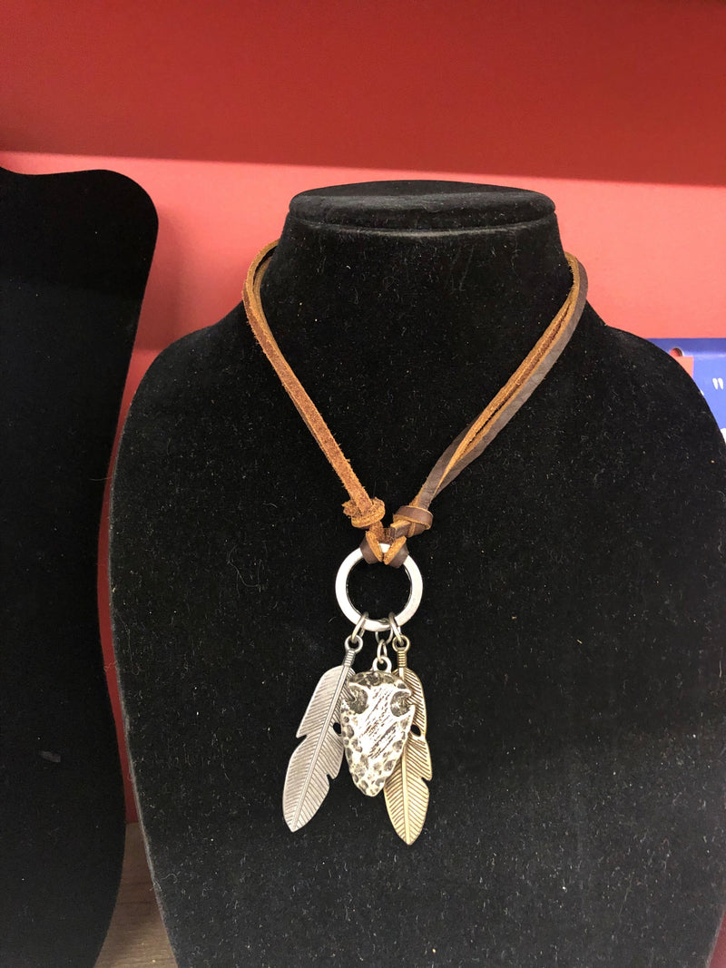 BG32138 Jewelery 19" Necklace Feather Arrow